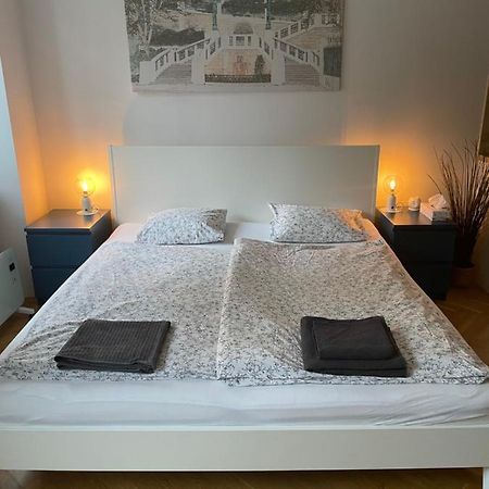 Cozy City Apartment Near City Center Wien Exteriör bild