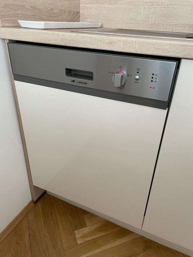 Cozy City Apartment Near City Center Wien Exteriör bild