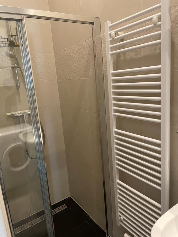 Cozy City Apartment Near City Center Wien Exteriör bild