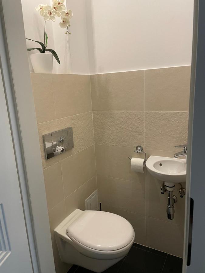 Cozy City Apartment Near City Center Wien Exteriör bild