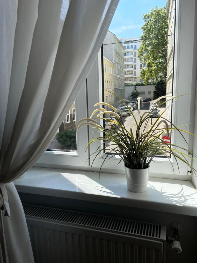 Cozy City Apartment Near City Center Wien Exteriör bild