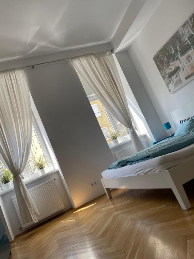 Cozy City Apartment Near City Center Wien Exteriör bild