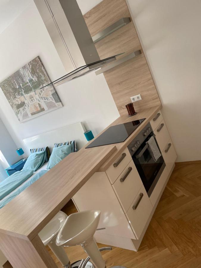 Cozy City Apartment Near City Center Wien Exteriör bild