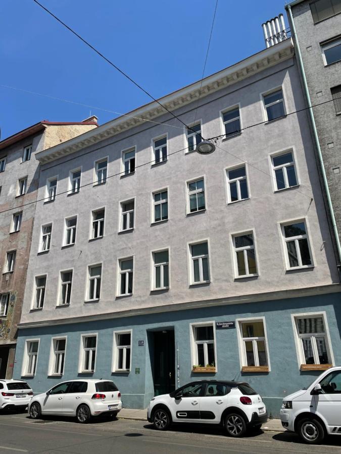 Cozy City Apartment Near City Center Wien Exteriör bild