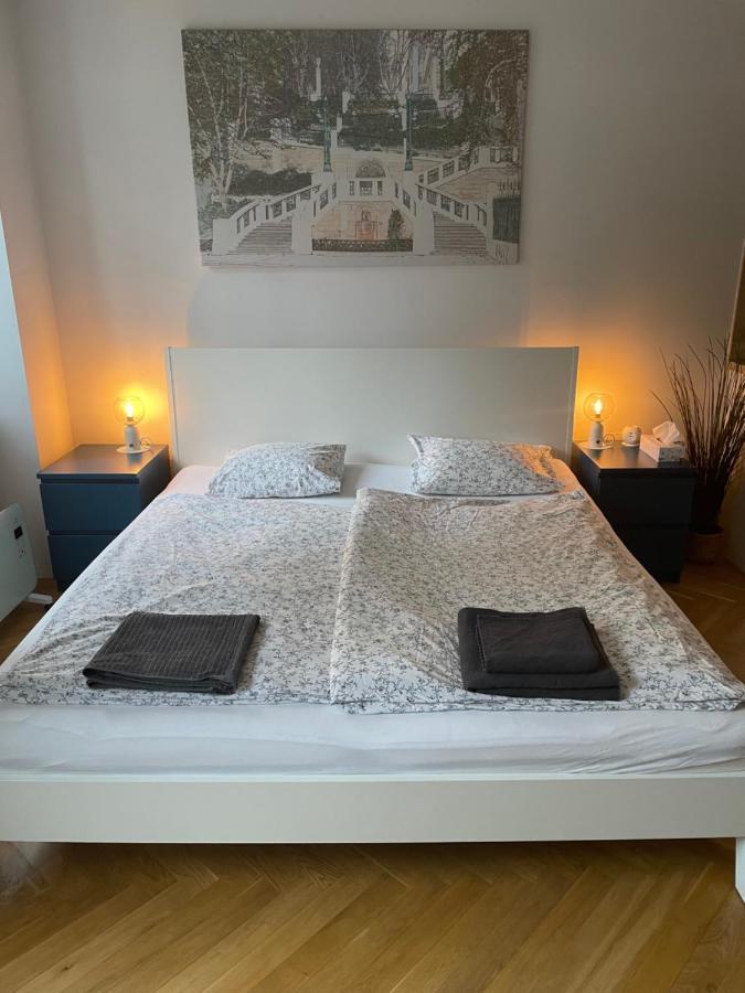 Cozy City Apartment Near City Center Wien Exteriör bild