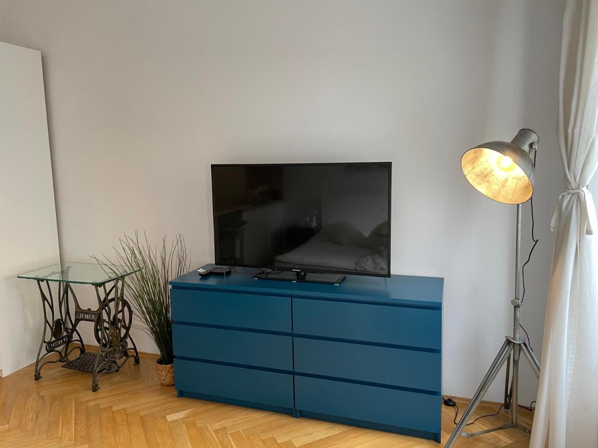Cozy City Apartment Near City Center Wien Exteriör bild